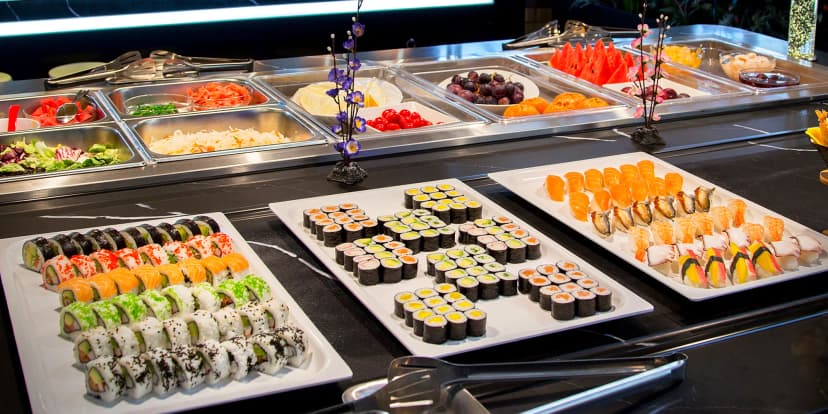 Neomezená konzumace asijských jídel, sushi, wok specialit i dobrot z grilu, 120 min.
